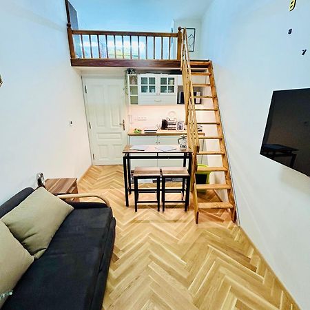 Cozy Design Homestay With Terrace ปราก ภายนอก รูปภาพ