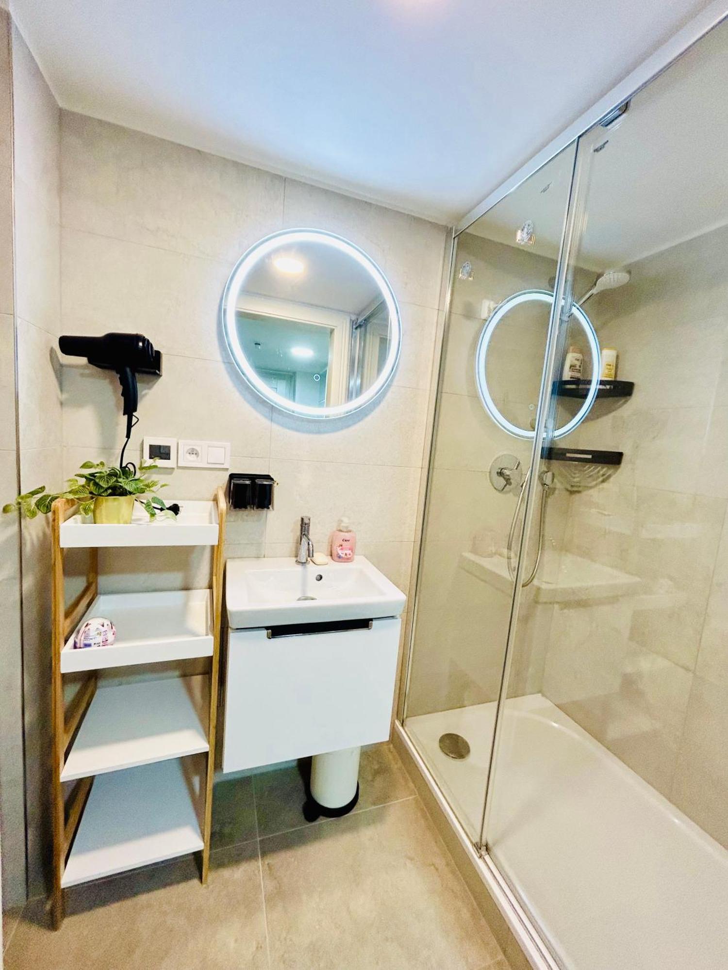 Cozy Design Homestay With Terrace ปราก ภายนอก รูปภาพ