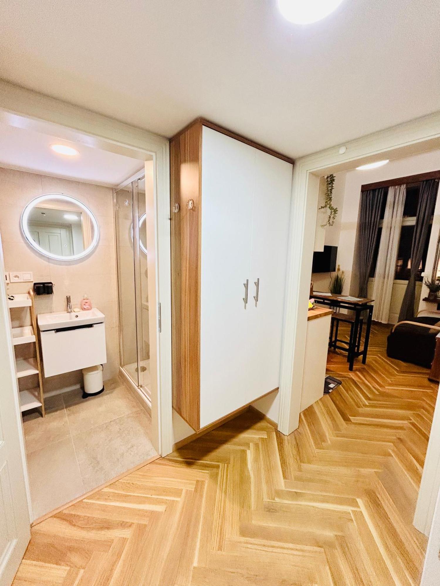 Cozy Design Homestay With Terrace ปราก ภายนอก รูปภาพ